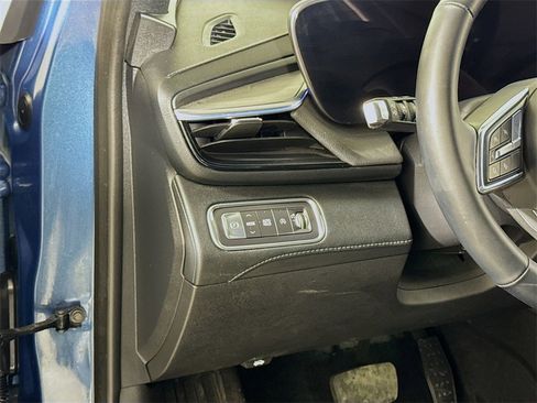 Used 2025 Buick Enclave Preferred image 8