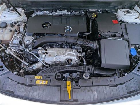 Used 2023 Mercedes-Benz GLB 250 image 23