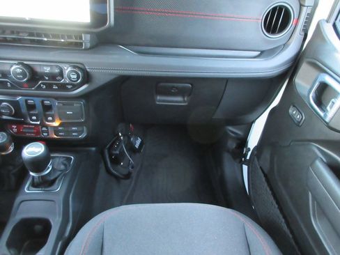 Used 2024 Jeep Wrangler Rubicon w/ Capability Package AWD/4WD image 33
