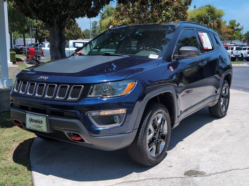 Used 2018 Jeep Compass Trailhawk w/ Cold Weather Group AWD/4WD image 2