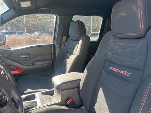 Used 2022 Nissan Frontier PRO-4X image 16