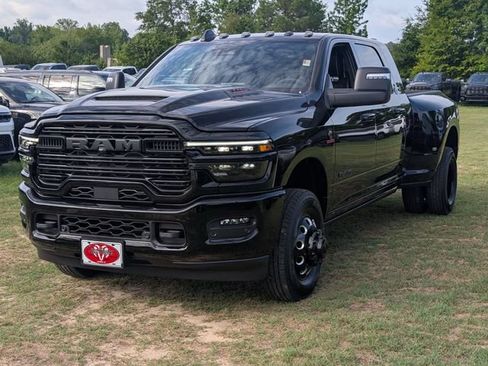 New 2026 RAM 3500 Laramie AWD/4WD image 4