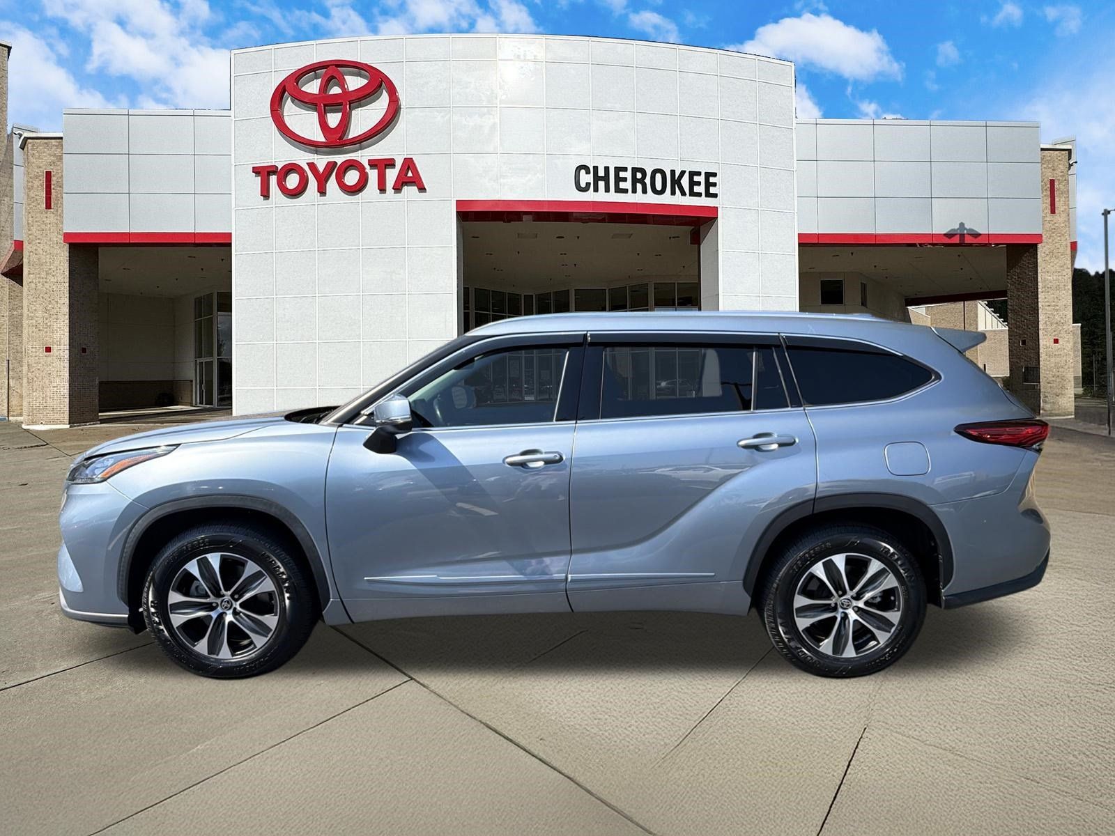 Used 2020 Toyota Highlander XLE FWD image 8