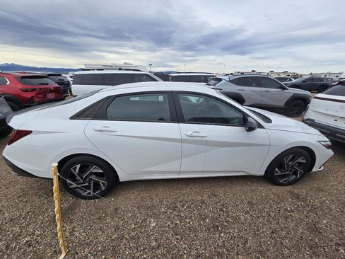 New 2025 Hyundai Elantra SEL image 29