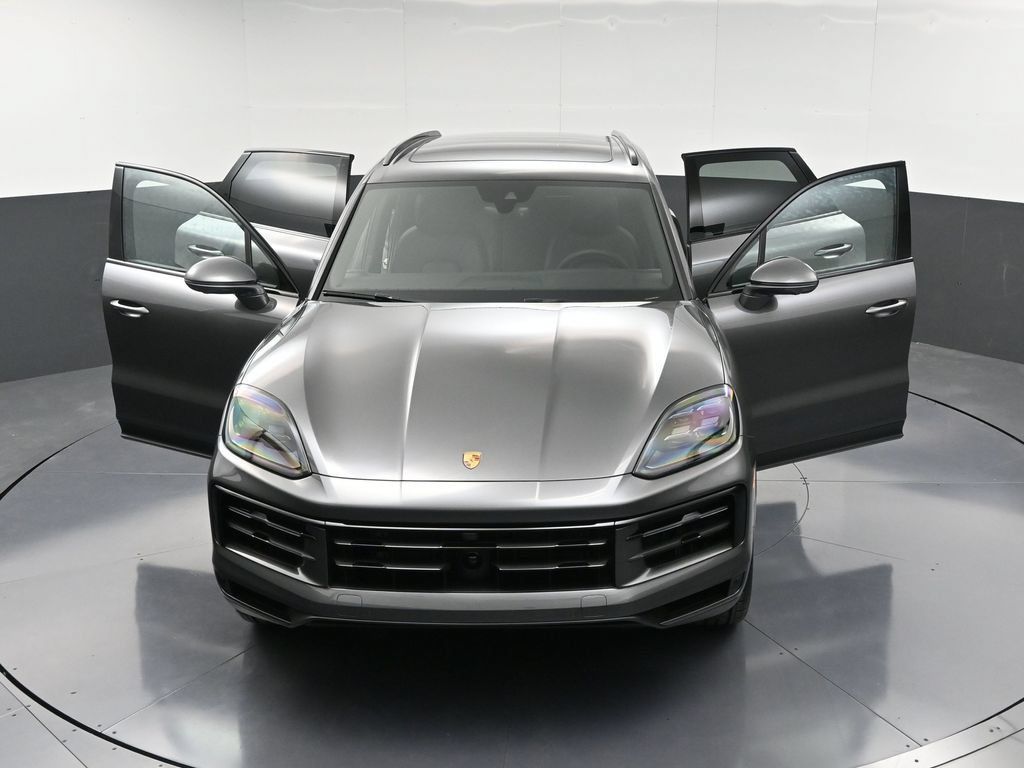 Certified 2026 Porsche Cayenne AWD/4WD image 33