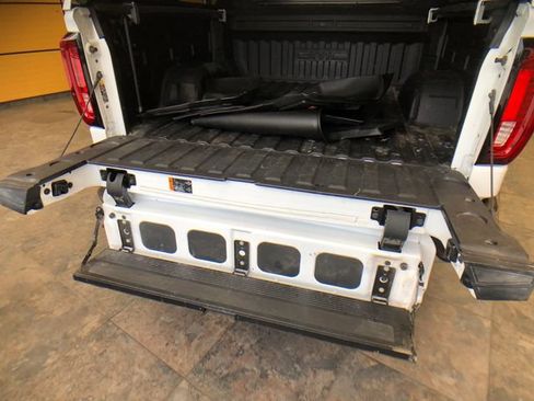 Used 2024 GMC Sierra 1500 SLT w/ SLT Premium Plus Package AWD/4WD image 23