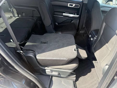 Certified 2021 Ford Explorer XLT RWD image 60