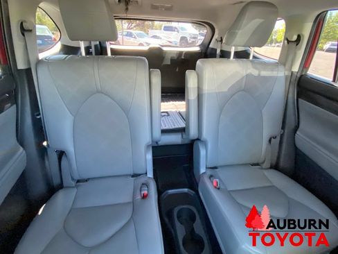 Used 2023 Toyota Highlander Platinum AWD/4WD image 23