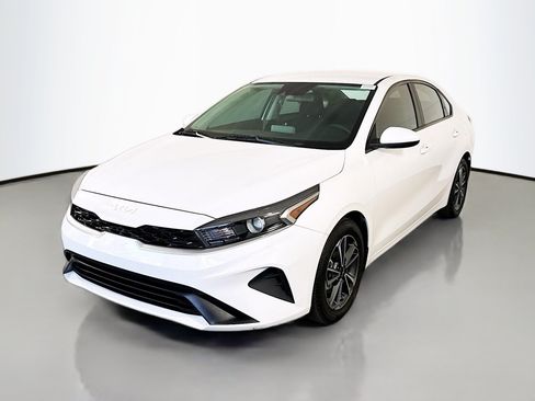 Used 2022 Kia Forte LXS FWD image 4