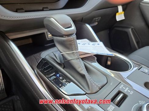 New 2026 Toyota Highlander Platinum AWD/4WD image 12