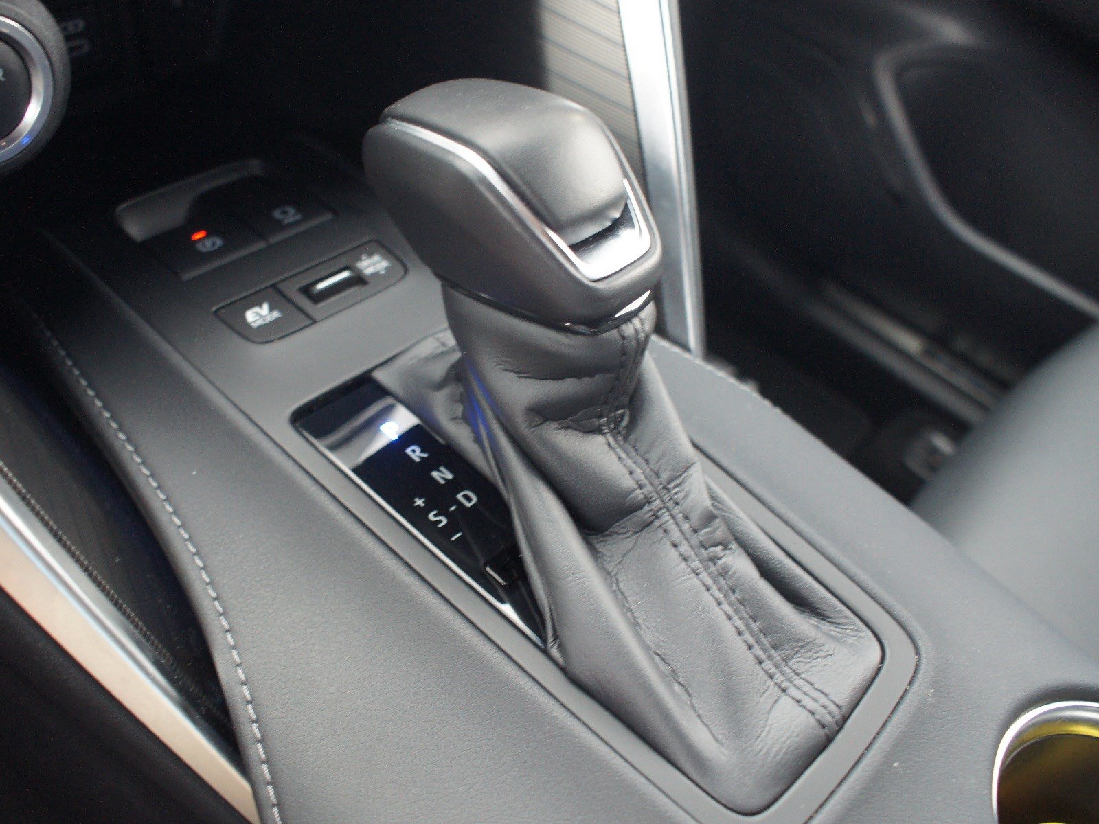 Used 2023 Toyota Venza Nightshade AWD/4WD image 11
