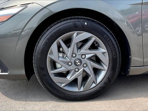 Used 2024 Hyundai Elantra SEL image 5