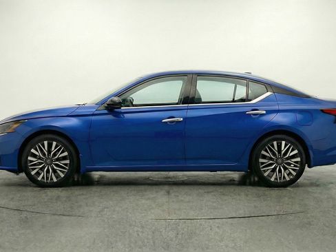 Used 2025 Nissan Altima 2.5 SV image 5