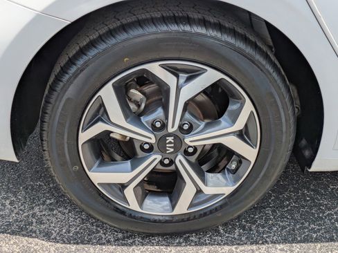 Certified 2021 Kia Forte LXS FWD image 9
