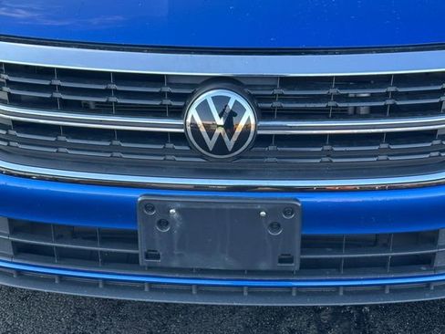 Used 2023 Volkswagen Jetta SE w/ Panoramic Sunroof Package image 9