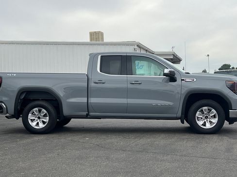 Used 2025 GMC Sierra 1500 SLE image 3