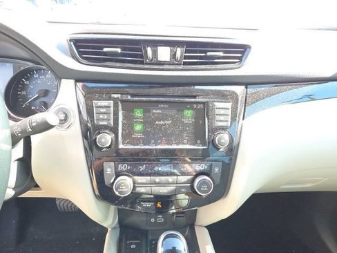 Used 2022 Nissan Rogue Sport SL FWD image 8