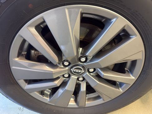 Used 2022 Nissan Pathfinder SV w/ SV Premium Package AWD/4WD image 37