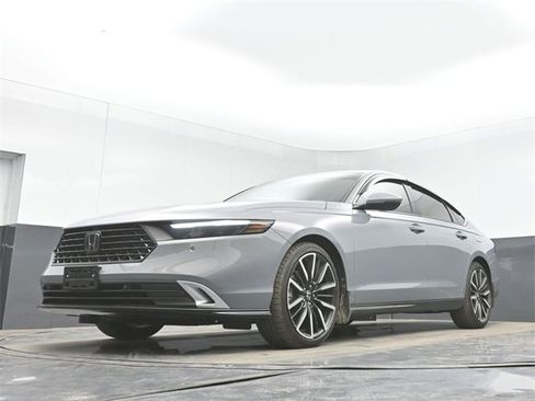 Used 2025 Honda Accord Touring image 42