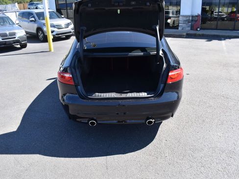 Used 2017 Jaguar XF S image 32