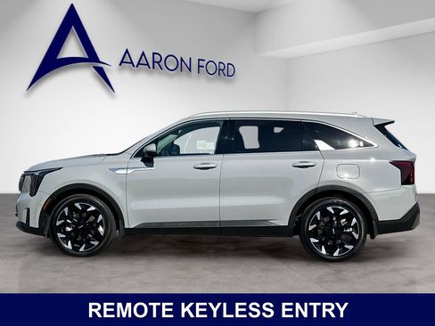 Used 2025 Kia Sorento SX FWD image 3