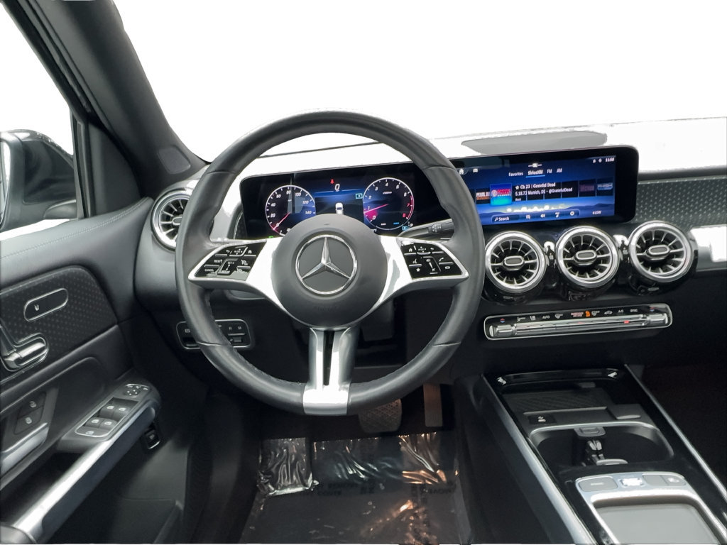 Used 2025 Mercedes-Benz GLB 250 4MATIC image 35