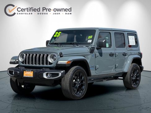 Used 2025 Jeep Wrangler Unlimited Sahara w/ Safety Group AWD/4WD image 8