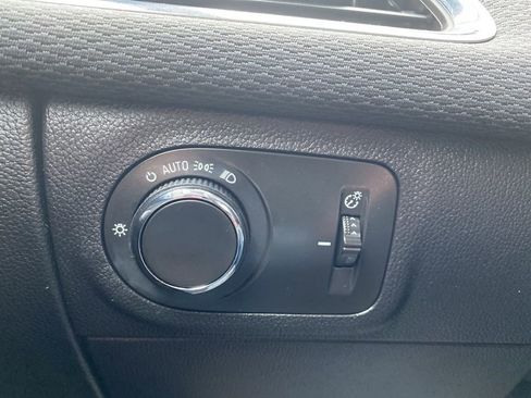 Used 2018 Chevrolet Cruze LS image 19