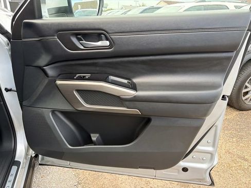 Used 2024 Nissan Pathfinder Platinum FWD image 18