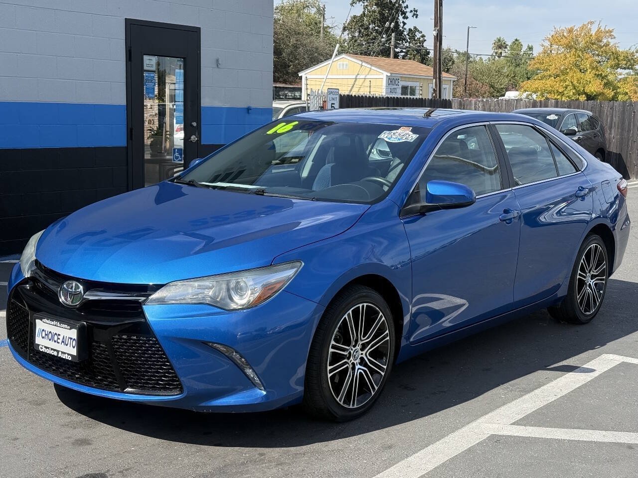 Used 2016 Toyota Camry SE FWD image 3