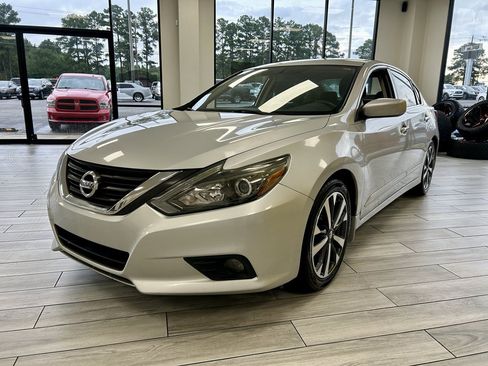 Used 2016 Nissan Altima 2.5 SR FWD image 3