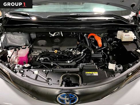 Certified 2022 Toyota Sienna XLE Woodland Edition image 32