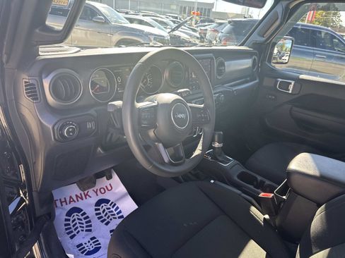 Certified 2023 Jeep Gladiator Sport image 17