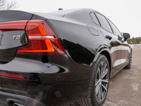 Used 2021 Volvo S60 T5 Momentum image 23