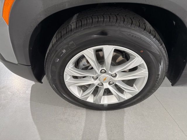 Used 2023 Chevrolet TrailBlazer LS w/ LPO, Blackout Package FWD image 5