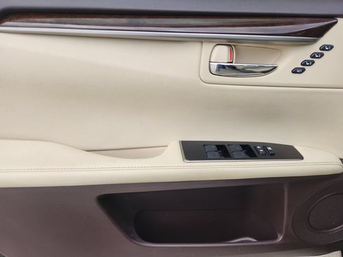 Used 2016 Lexus ES 350 w/ Luxury Package w/Wood Trim FWD image 22