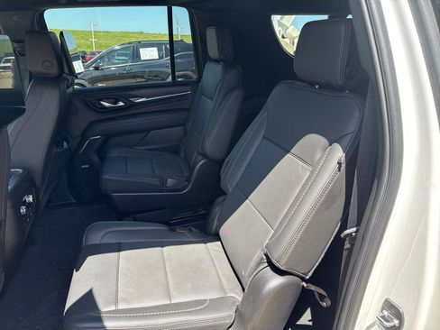 Used 2024 GMC Yukon XL Denali w/ Denali Reserve Package AWD/4WD image 12