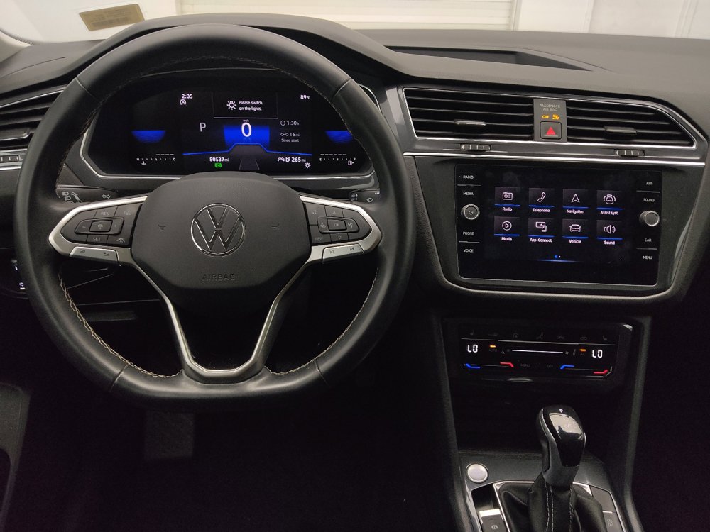 Used 2023 Volkswagen Tiguan SE w/ Panoramic Sunroof Package FWD image 22