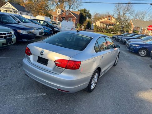 Used 2011 Volkswagen Jetta SE image 38