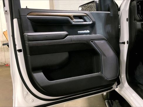 Used 2024 Chevrolet Silverado 1500 High Country w/ High Country Premium Package AWD/4WD image 22