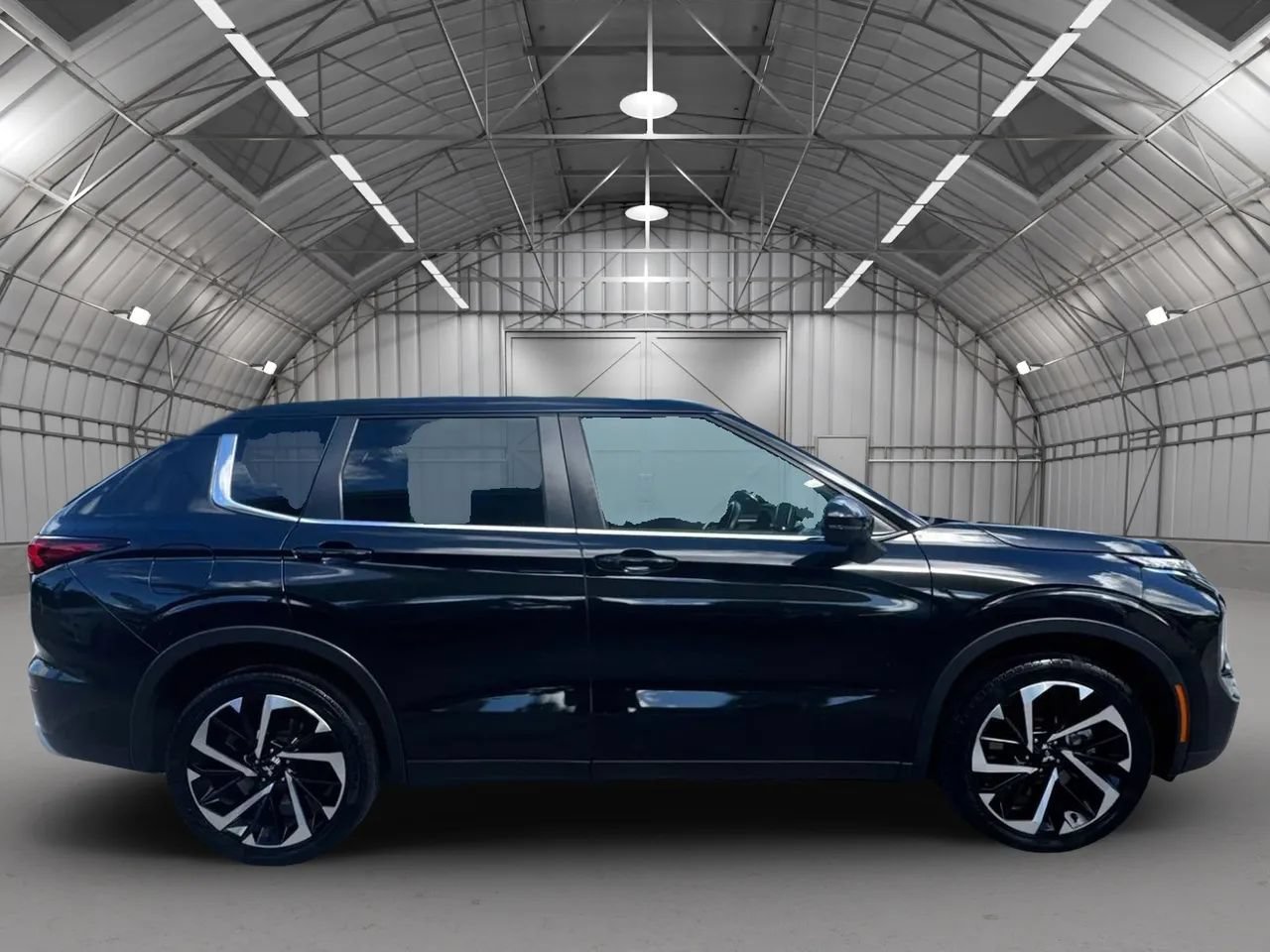 Used 2023 Mitsubishi Outlander SE FWD image 5
