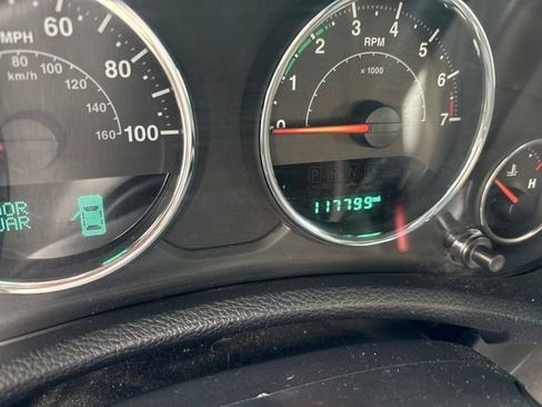 Used 2018 Jeep Wrangler Unlimited Sahara w/ Connectivity Group AWD/4WD image 6