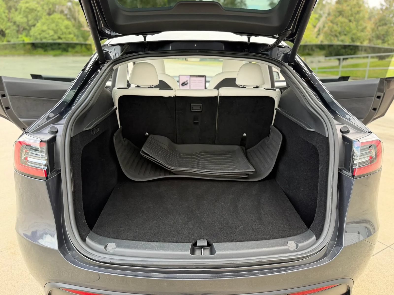 Used 2024 Tesla Model Y Long Range RWD image 19