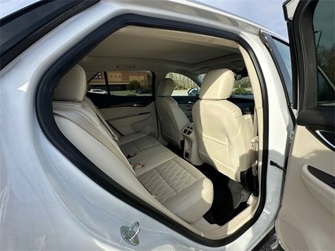 Used 2023 Buick Envision Avenir image 17