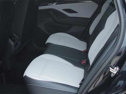 New 2025 Volkswagen Tiguan SE image 17