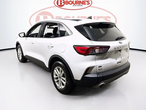 Used 2022 Ford Escape SE image 6