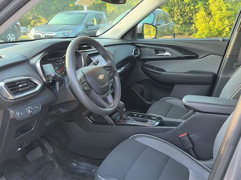 Used 2021 Chevrolet TrailBlazer LT w/ Convenience Package image 5