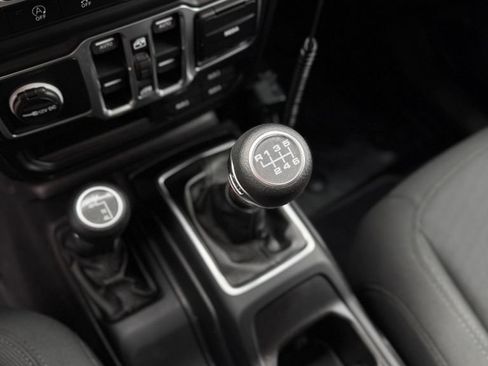 Used 2018 Jeep Wrangler Unlimited Sport S AWD/4WD image 32