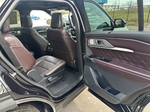 Used 2025 Ford Explorer Platinum w/ Ultimate Package image 17