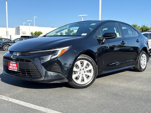 Certified 2025 Toyota Corolla LE w/ Carpet Mat Package (TMS) FWD image 2